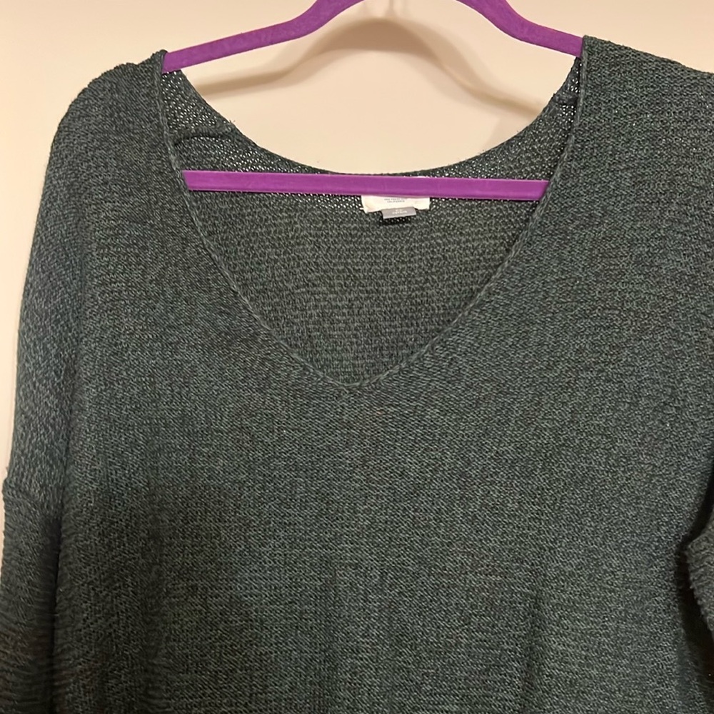 Old navy V neck sweater